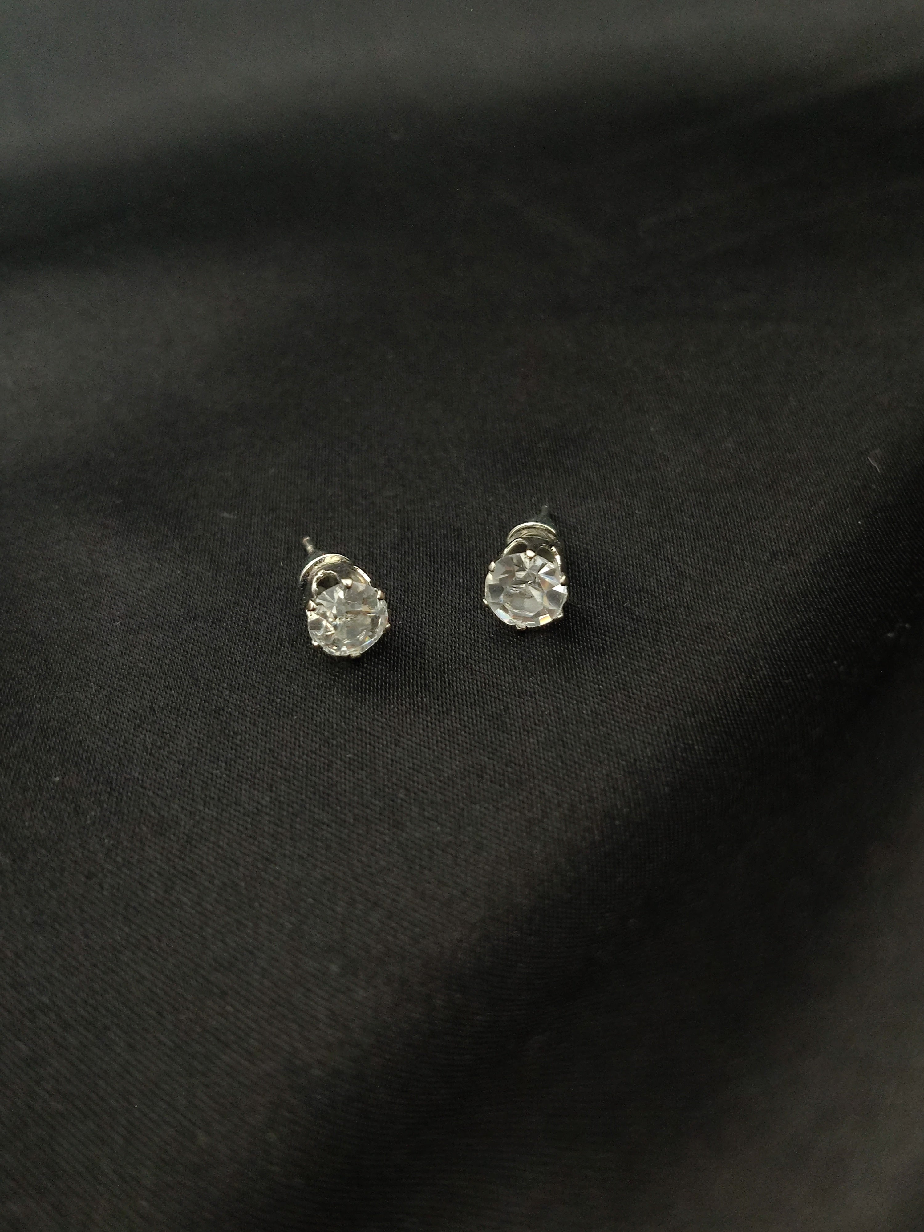 Sparkling Floral Crystal Jewelry Set – Necklace & Stud Earring